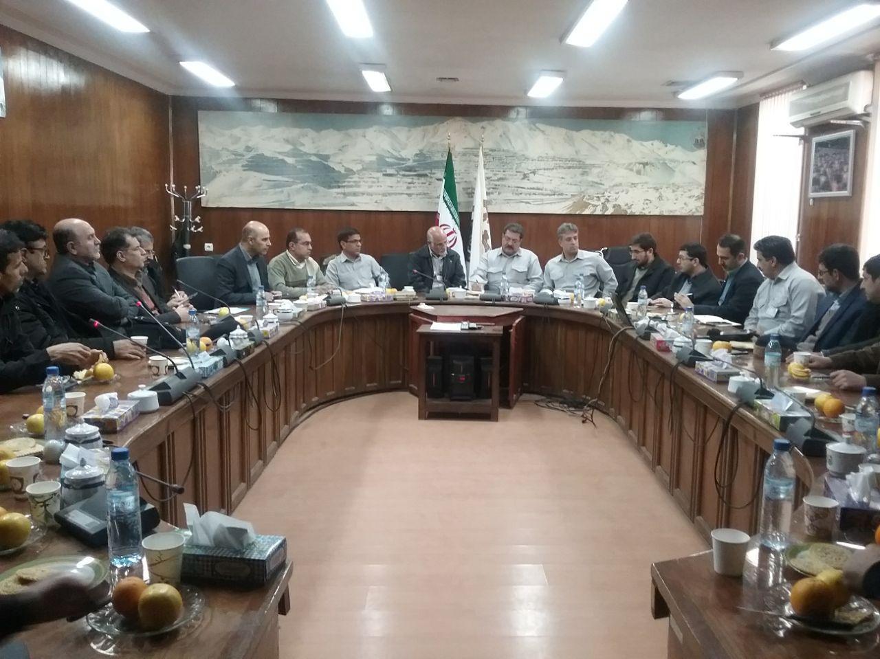 مس سرچشمه مجموعه بزرگی از فعالیتهای معدنی و صنعتی است و برند بین المللی آن پیشانی افتخار کشور است