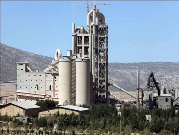 بازدید استاندار فارس از کارخانه سیمان لارستان