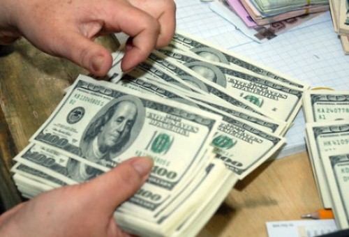 خودداری صرافی ها از خرید دلارهای بدون فاکتور