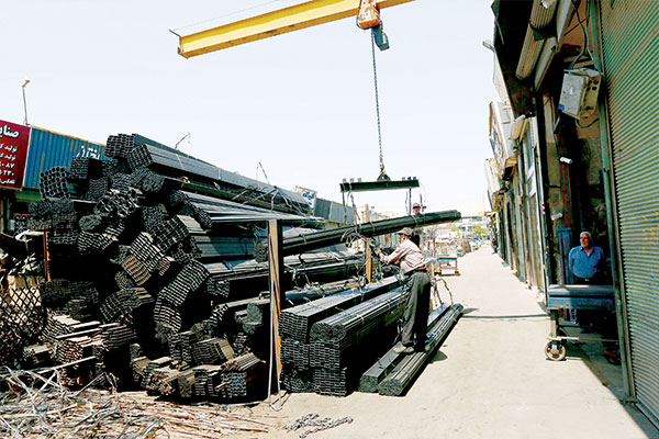 آب در آسیـاب دشمن نریزیم