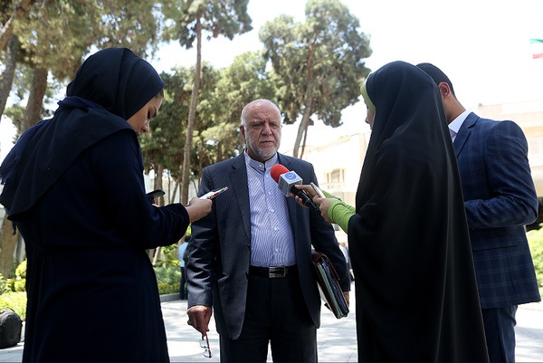 فعلا برای ۲ نرخی شدن بنزین تصمیمی نگرفتیم/ قاچاق بنزین زیاد شده است/ برخی درباره میادین البرز و الوند حرفهای بیخود میزنند فعلا برای ۲ نرخی شدن بنزین تصمیمی نگرفتیم/ قاچاق بنزین زیاد شده است/ برخی درباره میادین البرز و الوند حرفهای بیخود میزنند
