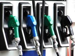 نبود معیار دقیق برای تعیین کارمزد خدمات جایگاه داران بنزین و گازوئیل