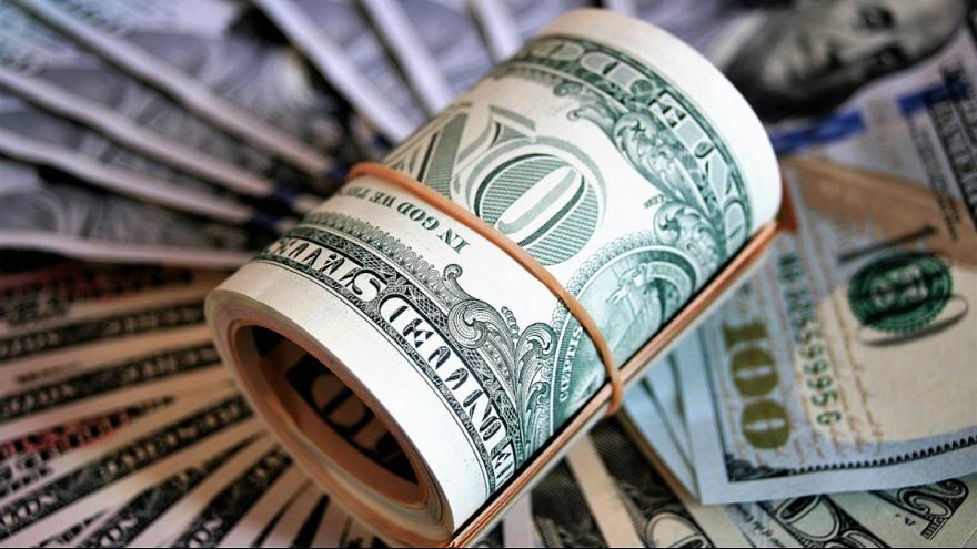 دلار، نقدینگی را به سمت بورس هدایت کرد دلار، نقدینگی را به سمت بورس هدایت کرد