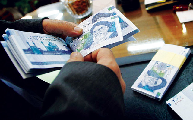 بازنشستگان فولاد کمک هزینه جبرانی دریافت می کنند