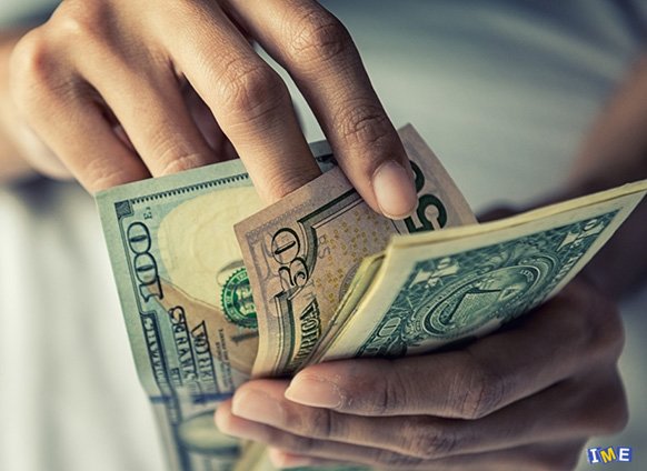 تعطیلی دولت آمریکا دلار را کاهشی کرد