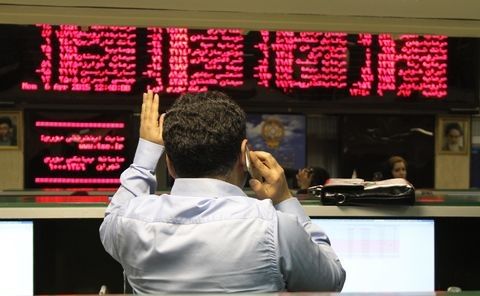 نماد معاملاتی یک بانک و ۳۳ شرکت در بورس متوقف شد