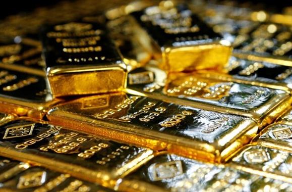 کاهش قیمت طلا در پی گرانی دلار