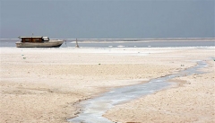 برداشت نمک از دریاچه ارومیه با مجوز محیط زیست امکان‌پذیر است