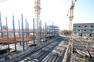 زاهدان به یک کارگاه بزرگ عمرانی تبدیل شده است زاهدان به یک کارگاه بزرگ عمرانی تبدیل شده است