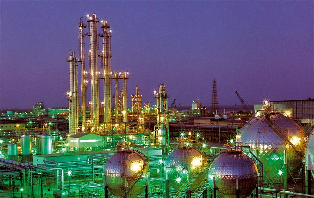 ​توسعه صادرات غیرنفتی در گرو حمایت از صنعت پتروشیمی