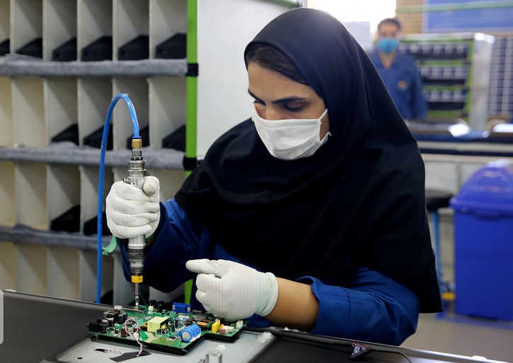بیکاری استان یزد با ایجاد کارخانه و معدن حل نمی‌شود