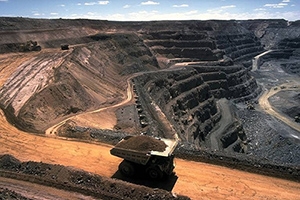 سالانه 130 میلیارد دلار درآمد معدنی بالقوه را از دست می‌دهیم