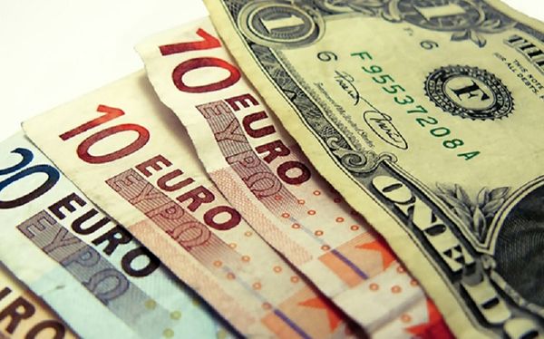 قیمت دلار اندکی کاهش یافت/ افزایش اندک قیمت یورو