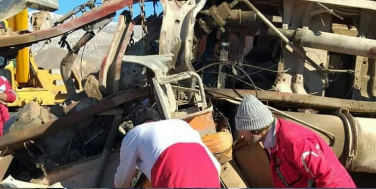 واژگونی ادوات معدنی در آرادان به معدن ربطی ندارد/ حادثه در جاده رخ داده است
