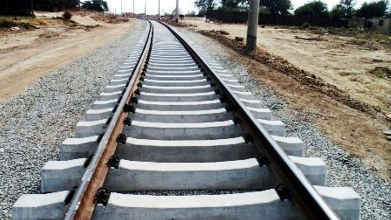 وعده وزیر راه و شهرسازی به اتمام راه‌آهن چابهار-زاهدان در سال ۱۴۰۰