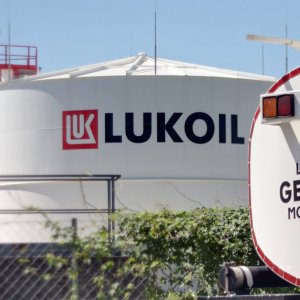 Lukoil Expects to Sign Oil Deals With Iran