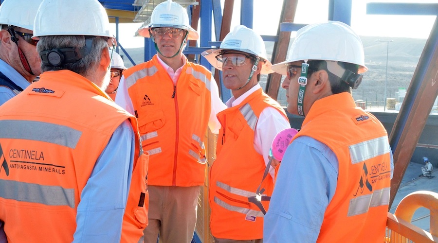 Copper market heading for 200,000-300,000 tonne surplus in 2020 – Antofagasta chief