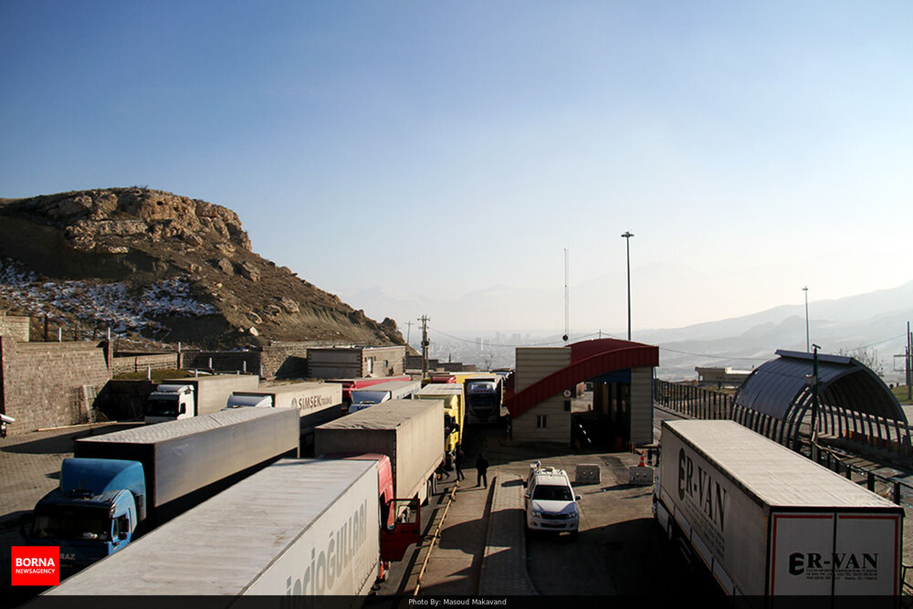 Iran, Turkey customs discuss reopening of borders