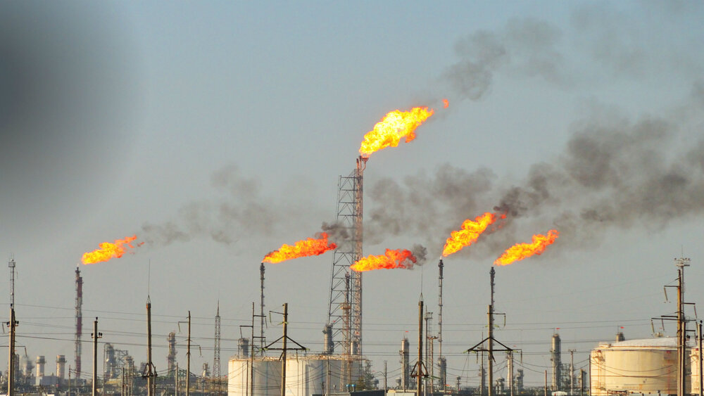 Oil industry’s gas flaring down 25%