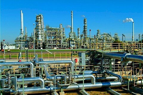 Iran serious to develop petro-refineries