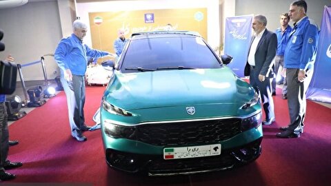 Major Iranian carmaker unveils first home-grown crossover