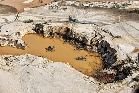 Search underway in Peru for trapped workers at small gold mine