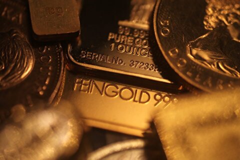 Gold price declines as traders await key US economic data