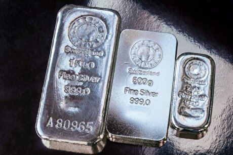 Royal Mint warns of delivery delays as Londoners rush for silver