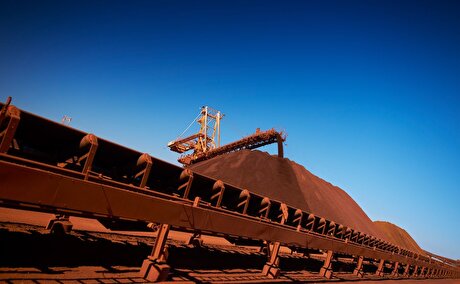 Australia lifts commodity export outlook on iron ore, gold price