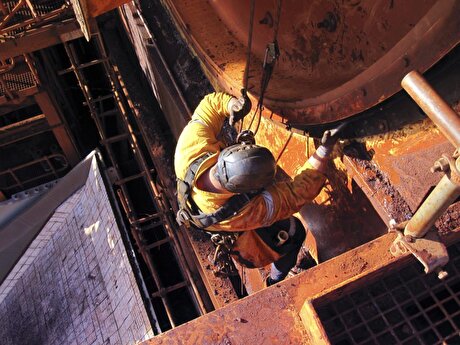 Iron ore price nears best close since November on year-end metal rally