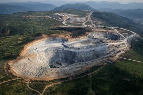 Three workers rescued after 60 hours trapped in Canada mine