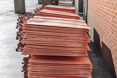 Copper price slips as unwinding of tariff trade boosts LME stockpiles