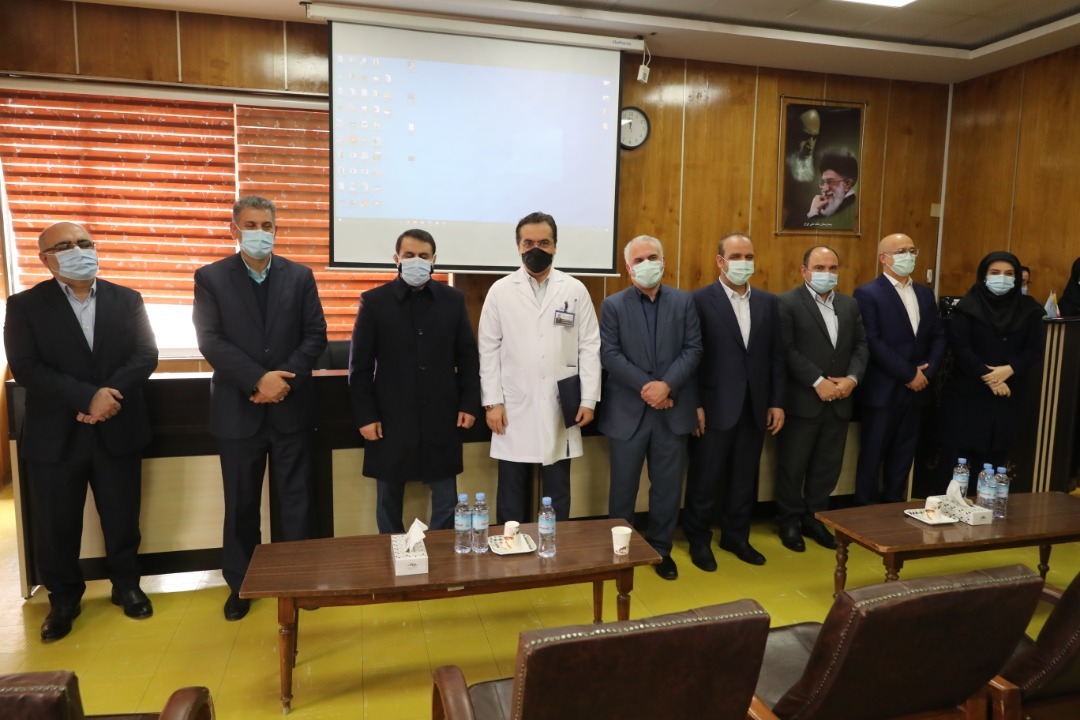 تقدیر عضو هیات عامل و معاونت انسانی بانک از مدافعان سلامت بیمارستان بانک ملی ایران تقدیر عضو هیات عامل و معاونت انسانی بانک از مدافعان سلامت بیمارستان بانک ملی ایران