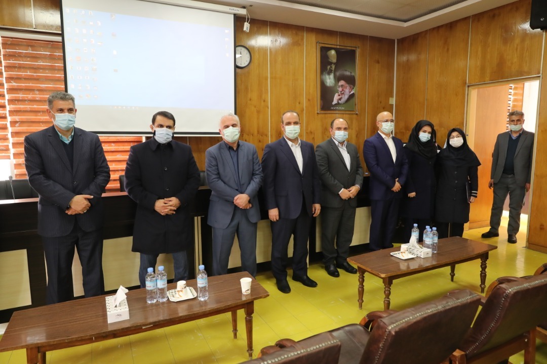 تقدیر عضو هیات عامل و معاونت انسانی بانک از مدافعان سلامت بیمارستان بانک ملی ایران تقدیر عضو هیات عامل و معاونت انسانی بانک از مدافعان سلامت بیمارستان بانک ملی ایران