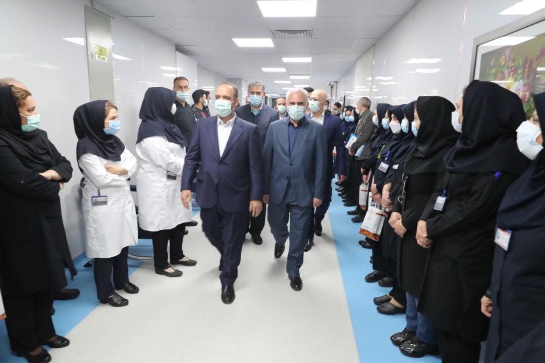 تقدیر عضو هیات عامل و معاونت انسانی بانک از مدافعان سلامت بیمارستان بانک ملی ایران تقدیر عضو هیات عامل و معاونت انسانی بانک از مدافعان سلامت بیمارستان بانک ملی ایران