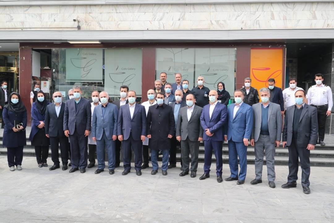 تقدیر عضو هیات عامل و معاونت انسانی بانک از مدافعان سلامت بیمارستان بانک ملی ایران تقدیر عضو هیات عامل و معاونت انسانی بانک از مدافعان سلامت بیمارستان بانک ملی ایران