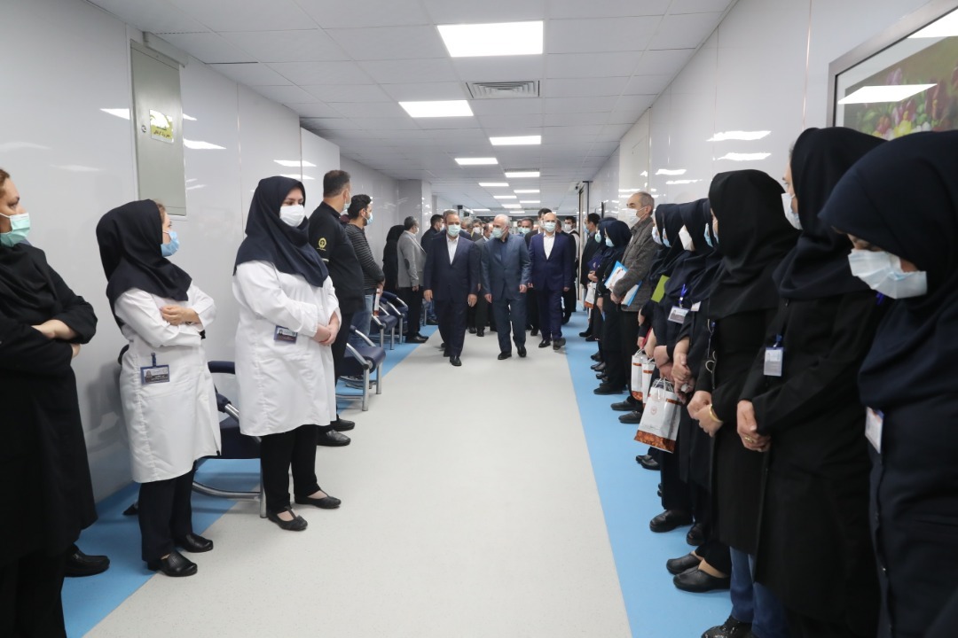 تقدیر عضو هیات عامل و معاونت انسانی بانک از مدافعان سلامت بیمارستان بانک ملی ایران تقدیر عضو هیات عامل و معاونت انسانی بانک از مدافعان سلامت بیمارستان بانک ملی ایران