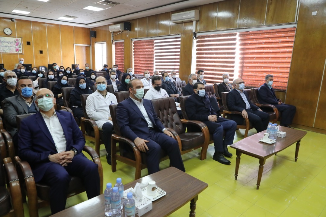 تقدیر عضو هیات عامل و معاونت انسانی بانک از مدافعان سلامت بیمارستان بانک ملی ایران تقدیر عضو هیات عامل و معاونت انسانی بانک از مدافعان سلامت بیمارستان بانک ملی ایران