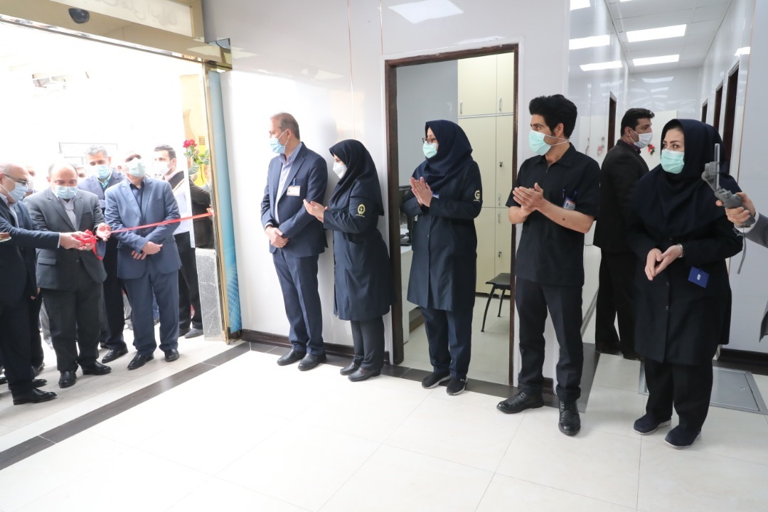 تقدیر عضو هیات عامل و معاونت انسانی بانک از مدافعان سلامت بیمارستان بانک ملی ایران تقدیر عضو هیات عامل و معاونت انسانی بانک از مدافعان سلامت بیمارستان بانک ملی ایران