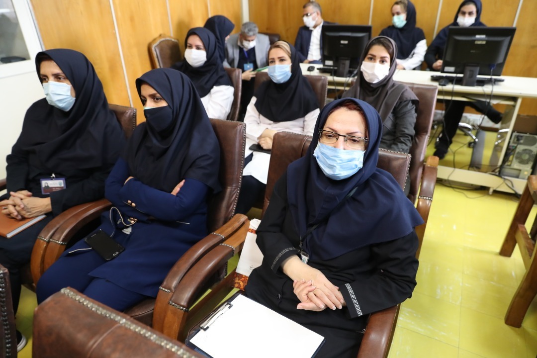 تقدیر عضو هیات عامل و معاونت انسانی بانک از مدافعان سلامت بیمارستان بانک ملی ایران تقدیر عضو هیات عامل و معاونت انسانی بانک از مدافعان سلامت بیمارستان بانک ملی ایران