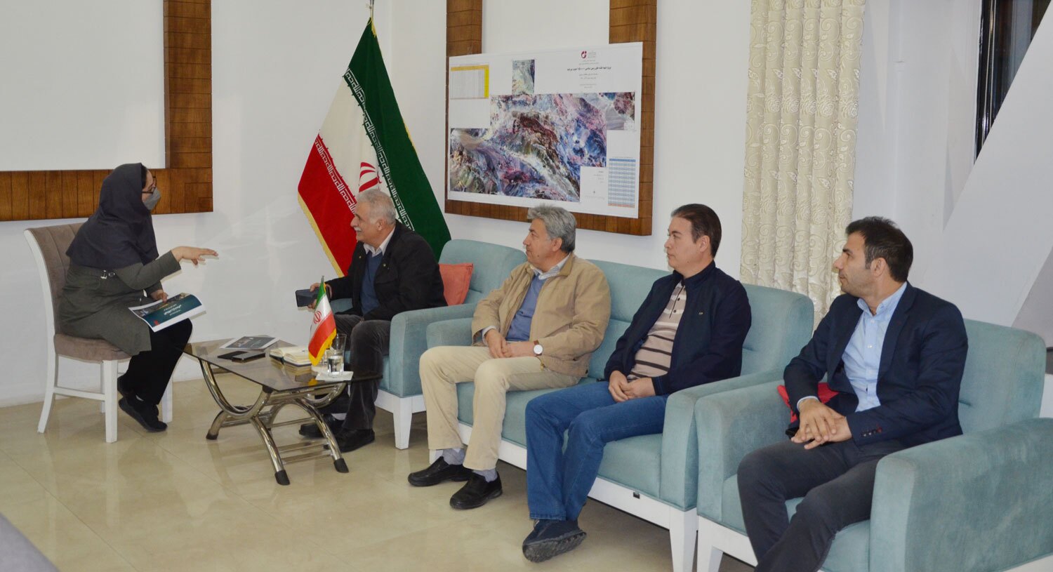 معاون اکتشاف سازمان زمین&zwnj;شناسی و اکتشافات&zwnj;معدنی کشور خبر داد: شناسایی نشانه&zwnj;هایی از کانه&zwnj;زایی طلا، مس، آنتیموان و روی در مطالعات کانی&zwnj;سنگین پهنه خراسان&zwnj;جنوبی