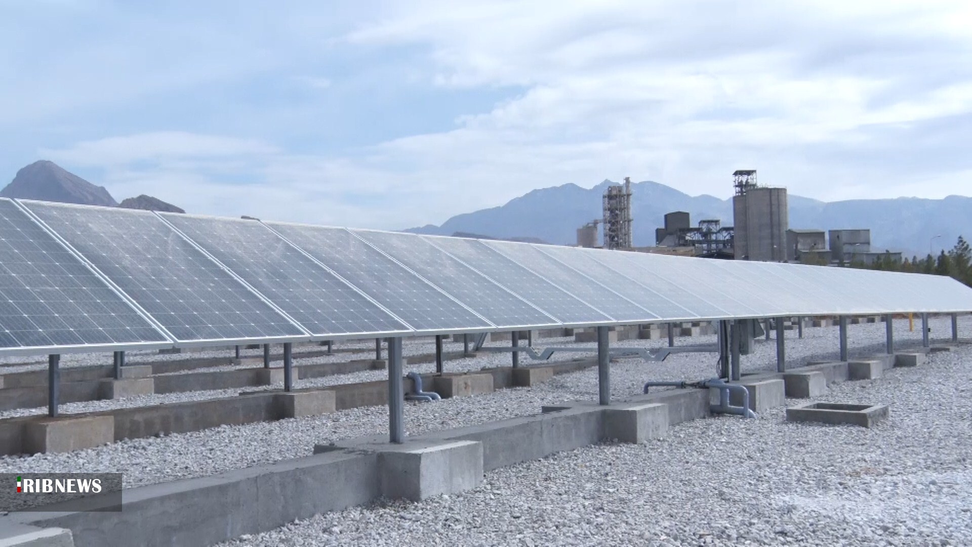 افتتاح «نیروگاه خورشیدی» در محوطه کارخانه سیمان کاشان