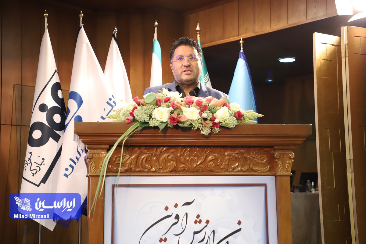 دریافت نشان عالی مدیر ارزش آفرین و تقدیر از عملکرد مدیریتی شرکت فولاد مبارکه