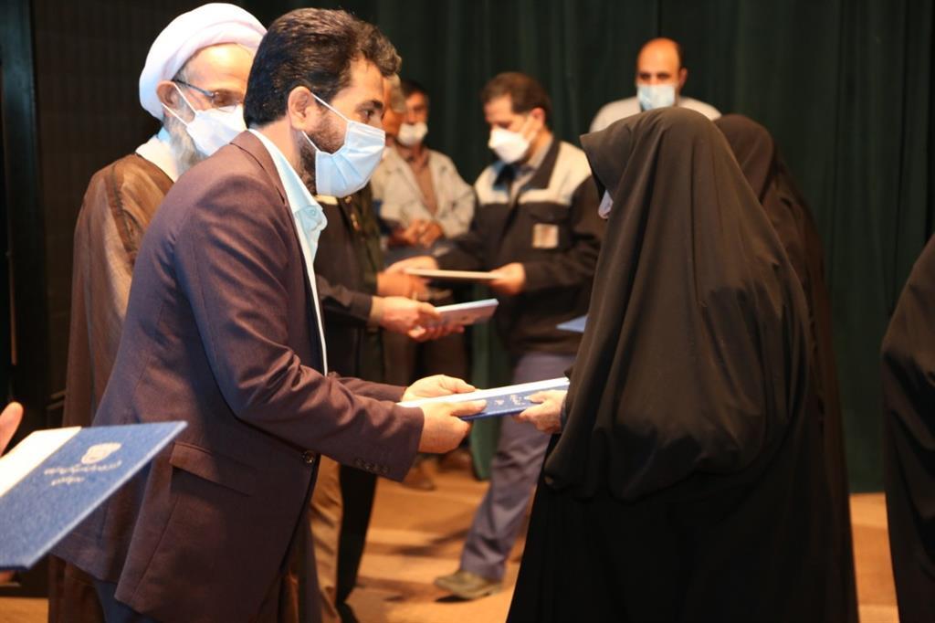 تجلیل از پیشکسوتان ایثارگر و رونمایی از آثار فرهنگی دفاع مقدس