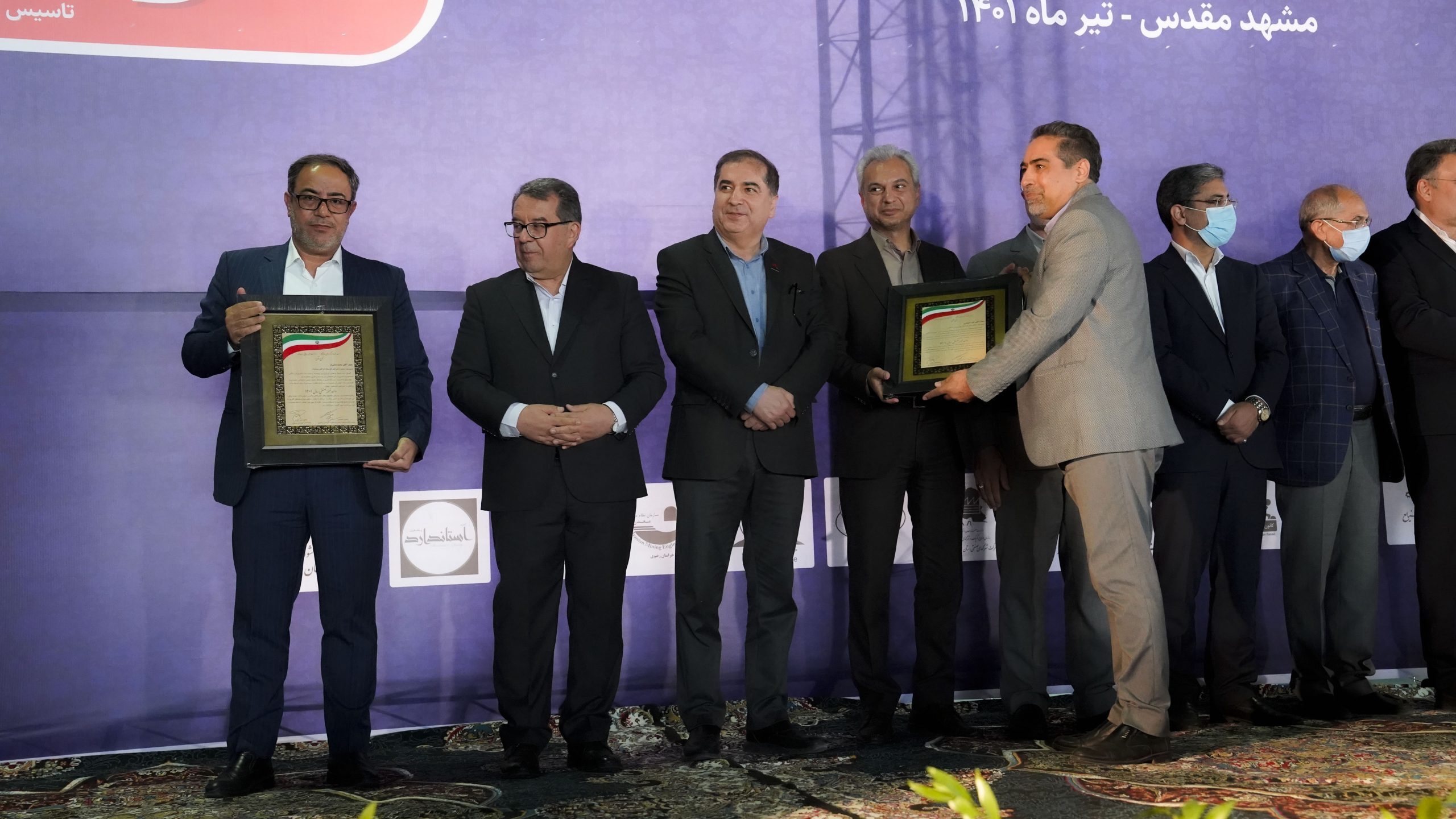 مدیرعامل ذوب آهن اصفهان مدال زرین مدیر حامی روابط عمومی را دریافت نمود