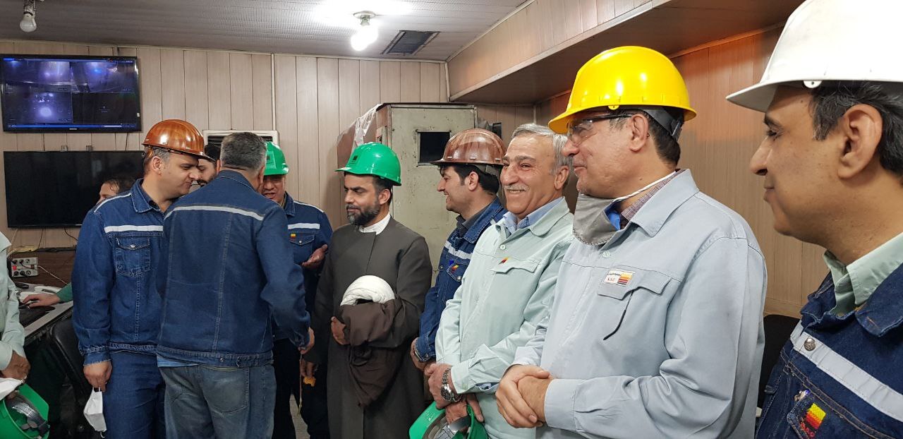 دیدار مسوولان فولاد خوزستان با کارگران بخش تولید
