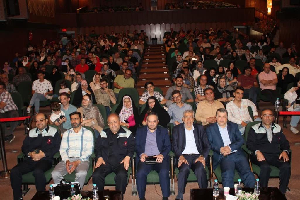 بازدید‌های خانواده‌ها از خط تولید، موجب حمایت از ذوب آهن است
