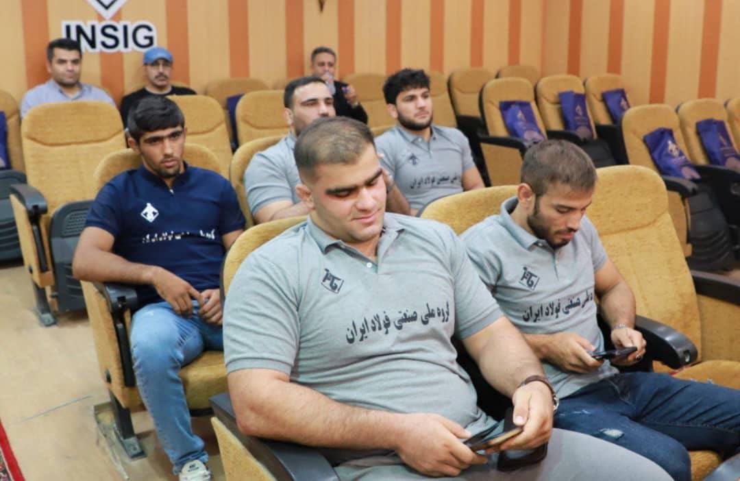آیین حمایت گروه ملی صنعتی فولاد ایران از قهرمانان کشتی فرنگی خوزستان برگزار شد