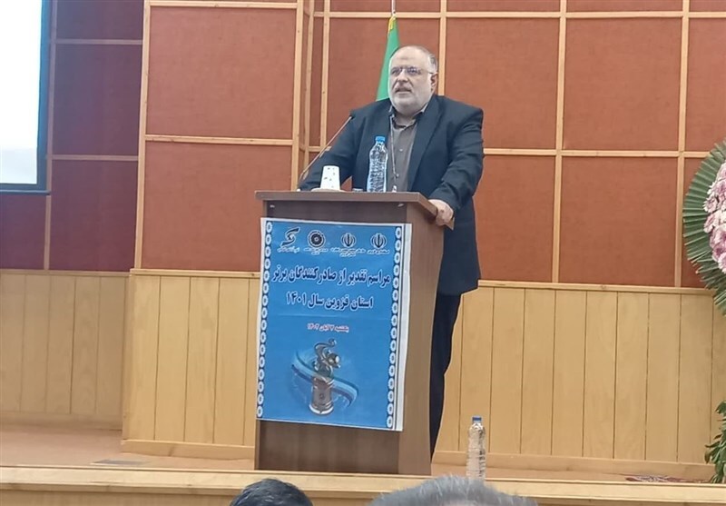 ارز نباید مانند کالا در داخل کشور فروخته شود