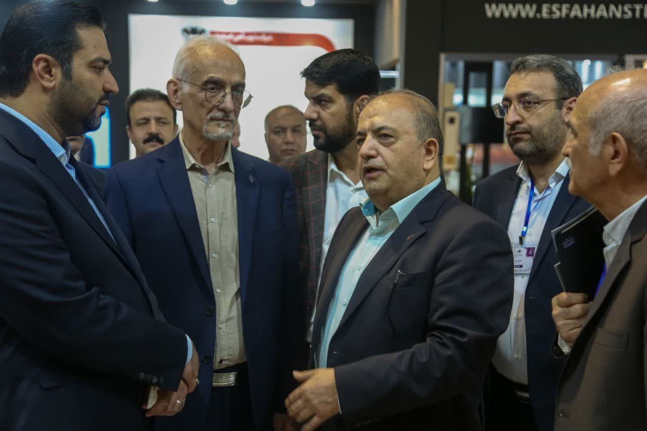 بازدید مسوولین و دستاندرکاران صنعت فولاد از غرفه ذوب آهن اصفهان در نمایشگاه بینالمللی کیش بازدید مسوولین و دستاندرکاران صنعت فولاد از غرفه ذوب آهن اصفهان در نمایشگاه بینالمللی کیش